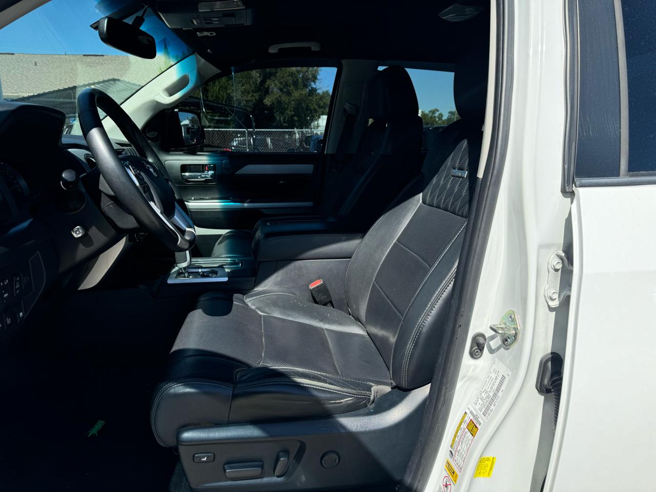 Toyota Tundra Platinum CrewMax 5.7L FFV 4WD 2017