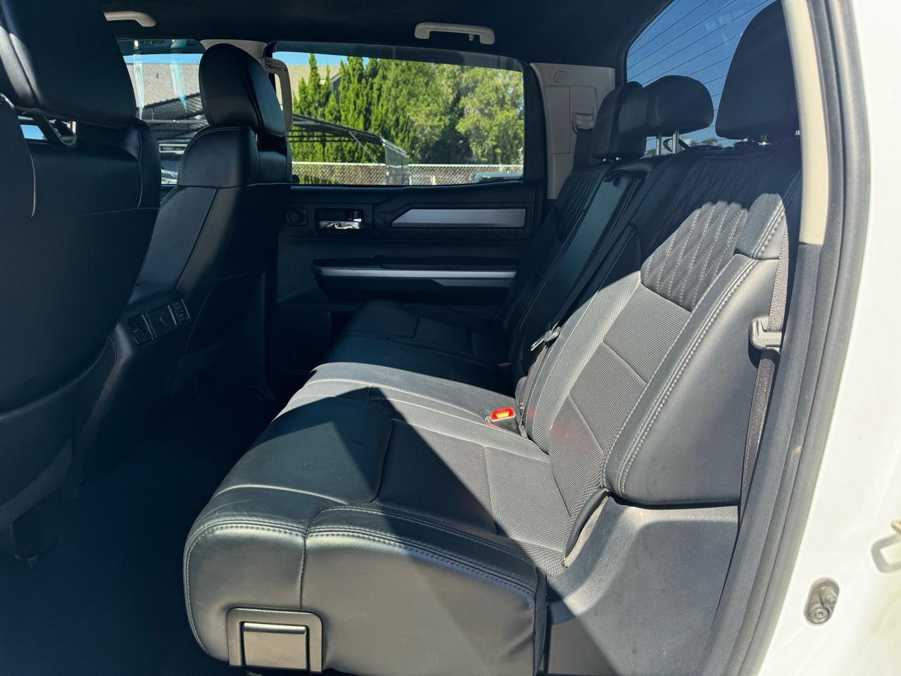 Toyota Tundra Platinum CrewMax 5.7L FFV 4WD 2017