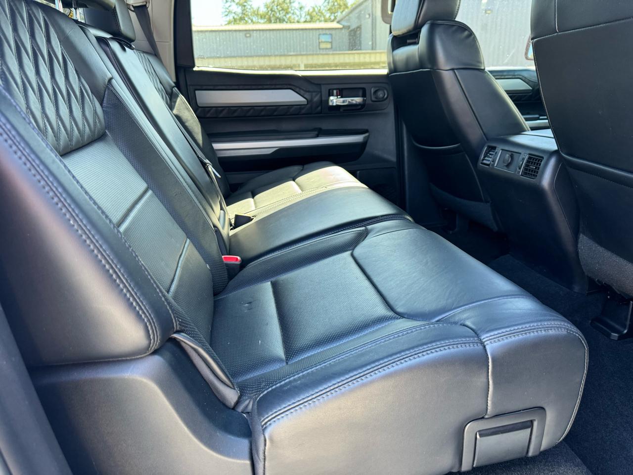 Toyota Tundra Platinum CrewMax 5.7L FFV 4WD 2017