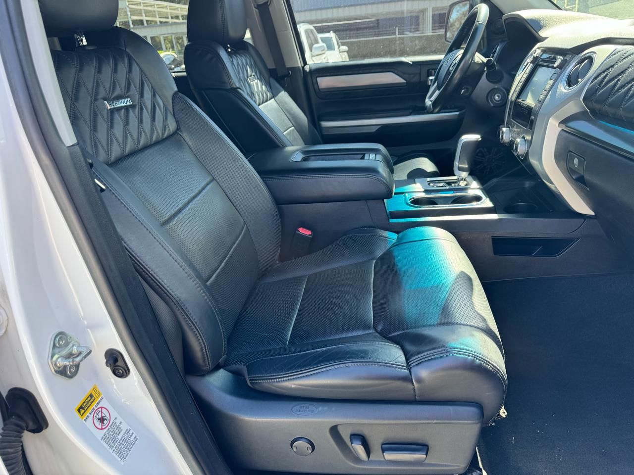 Toyota Tundra Platinum CrewMax 5.7L FFV 4WD 2017