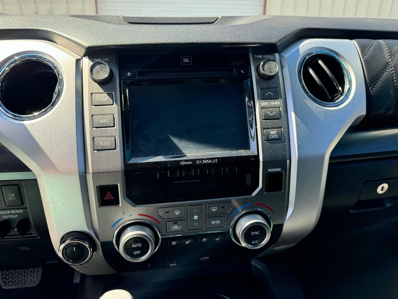 Toyota Tundra Platinum CrewMax 5.7L FFV 4WD 2017