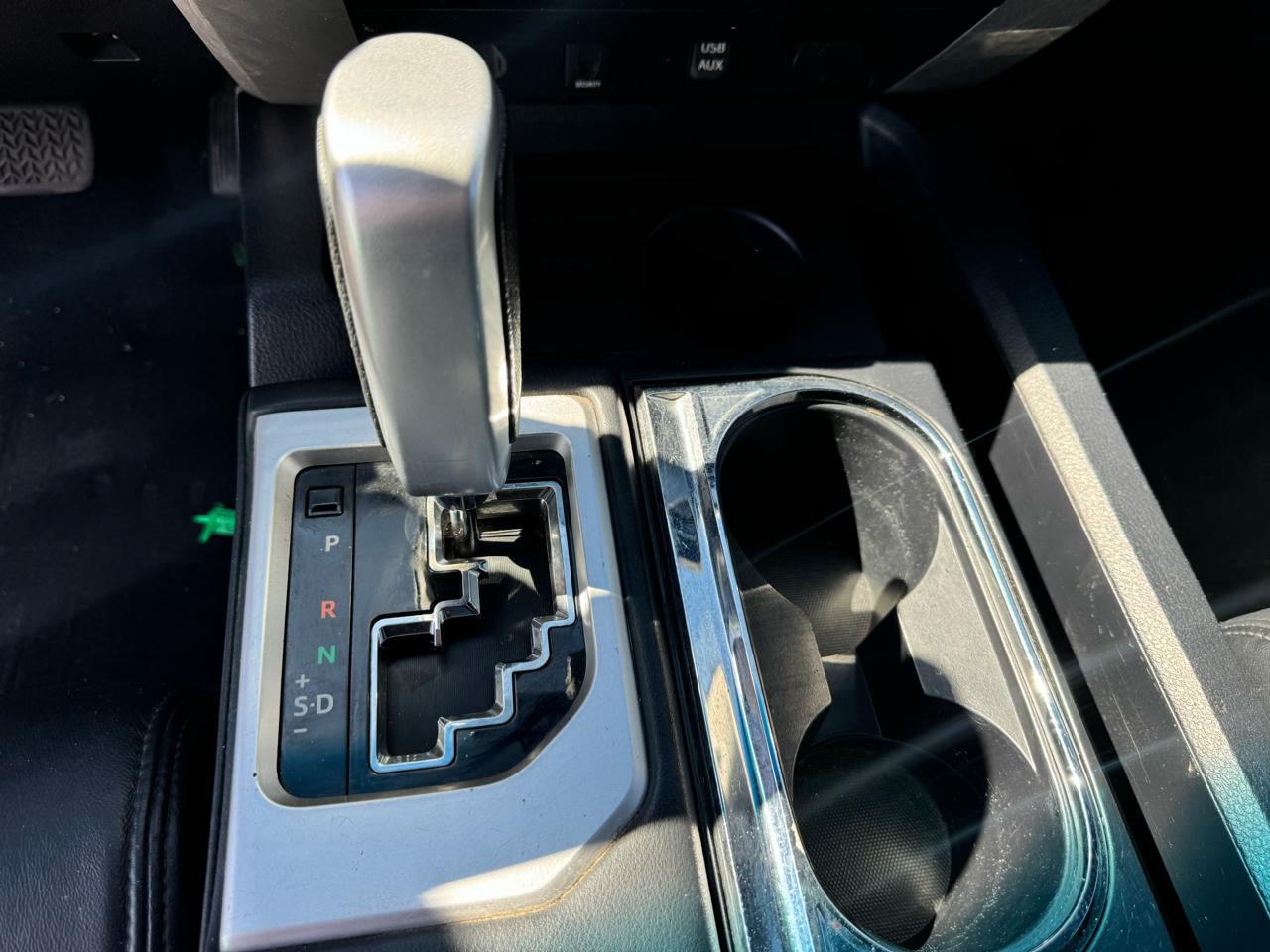 Toyota Tundra Platinum CrewMax 5.7L FFV 4WD 2017