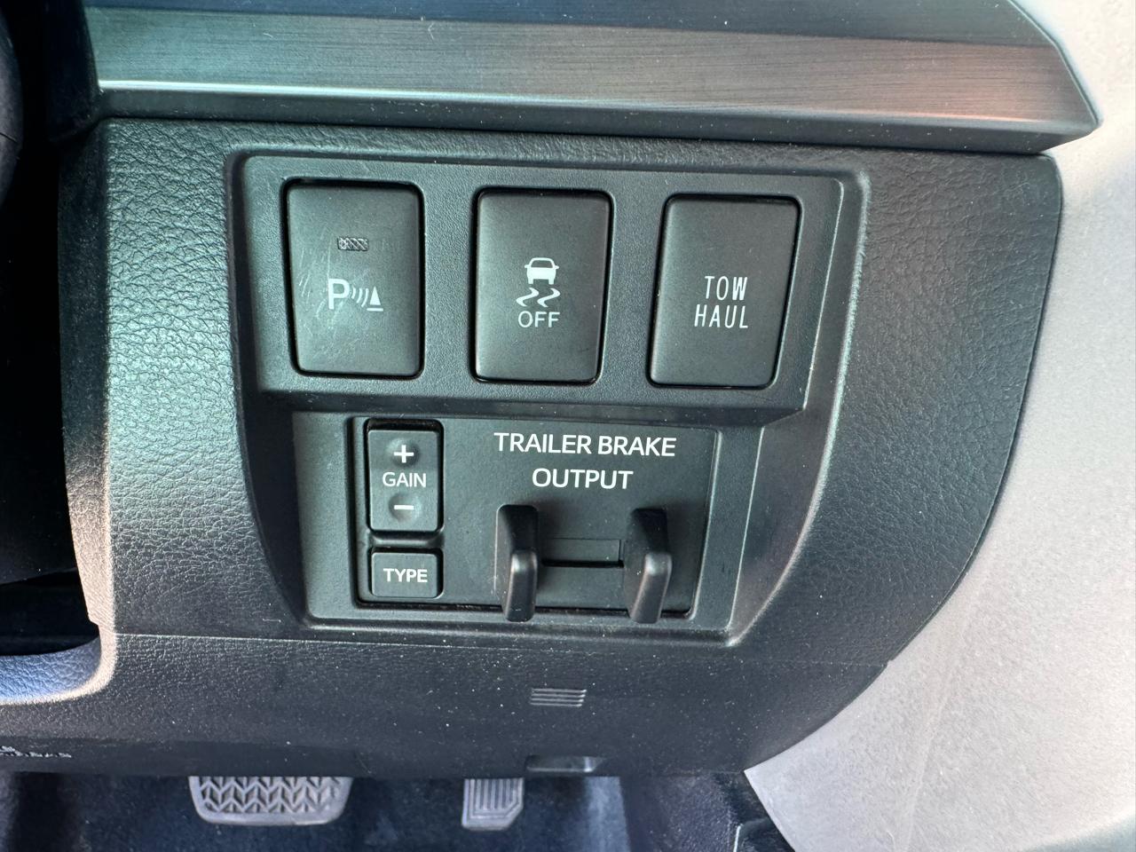 Toyota Tundra Platinum CrewMax 5.7L FFV 4WD 2017