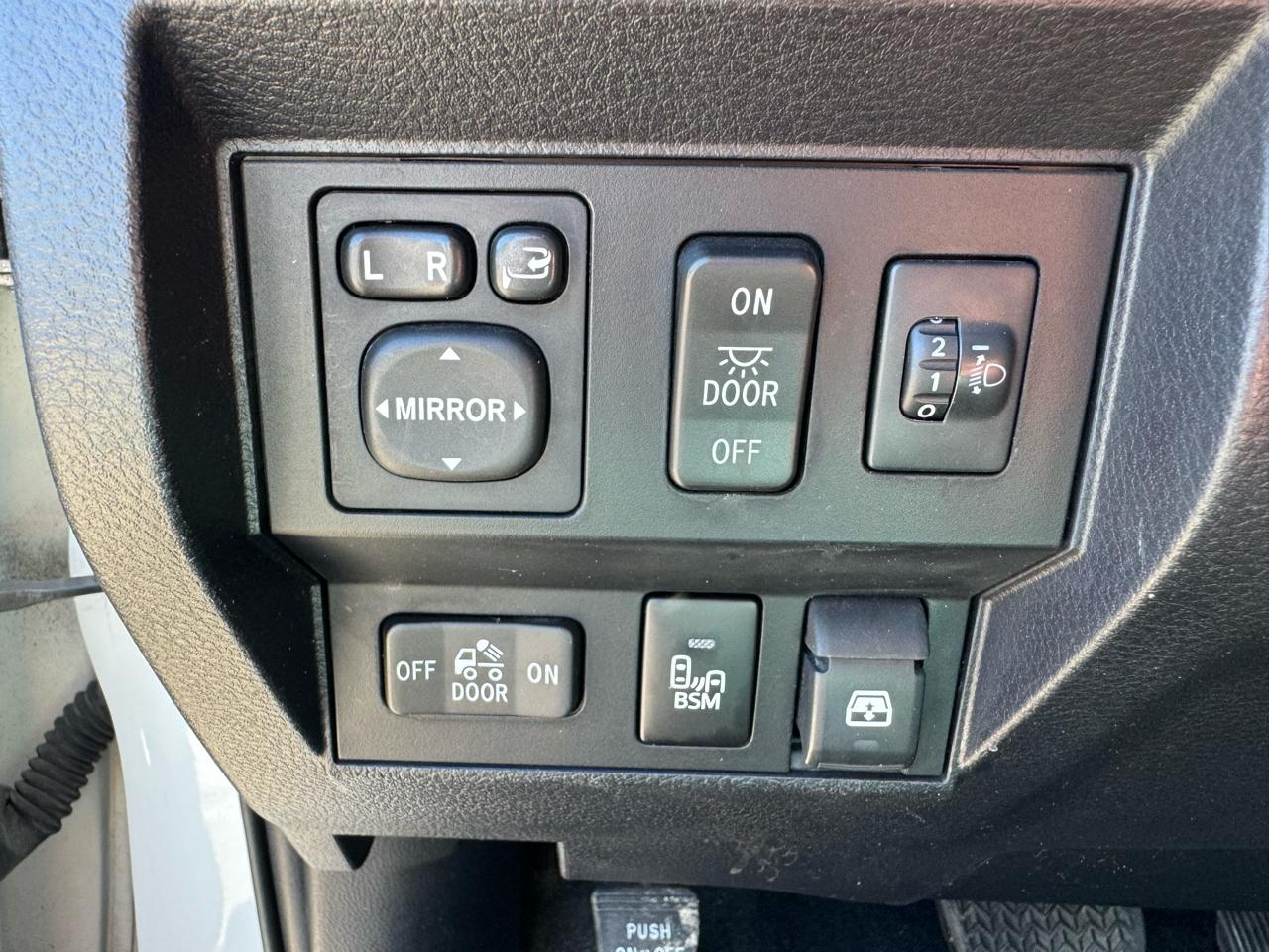 Toyota Tundra Platinum CrewMax 5.7L FFV 4WD 2017