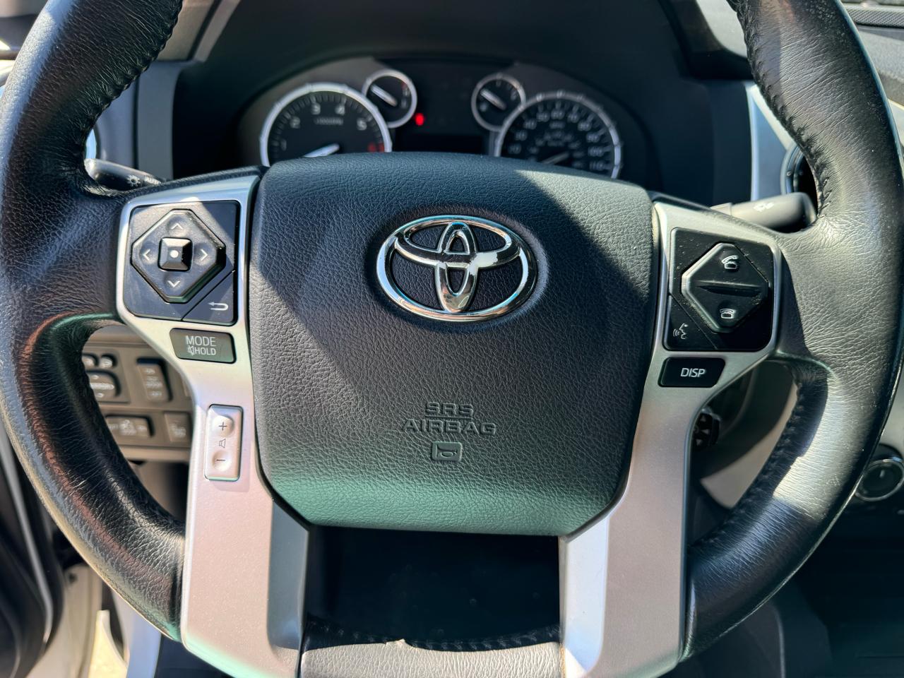 Toyota Tundra Platinum CrewMax 5.7L FFV 4WD 2017