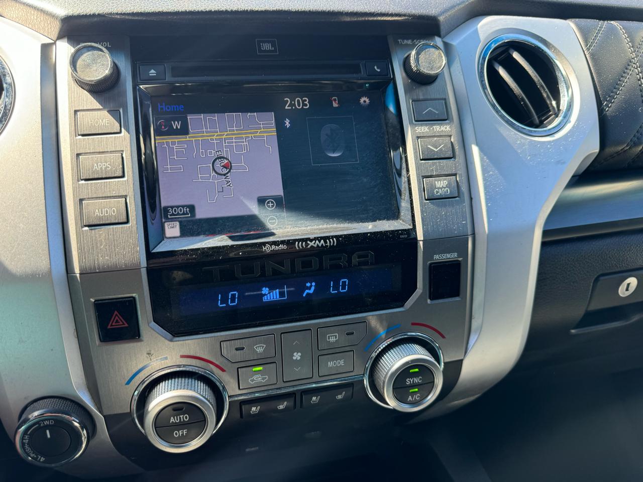 Toyota Tundra Platinum CrewMax 5.7L FFV 4WD 2017