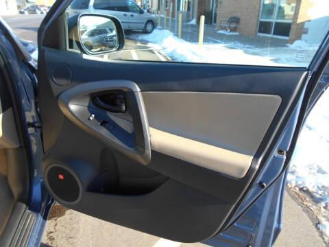 Toyota RAV4 Limited I4 2WD 2011