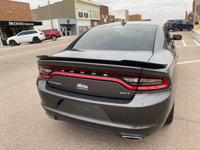 2016 Dodge Charger SXT photo 3