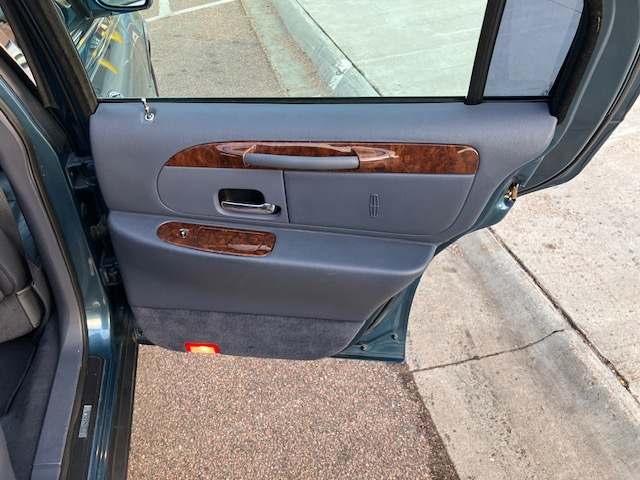 Lincoln Town Car Signature 2002