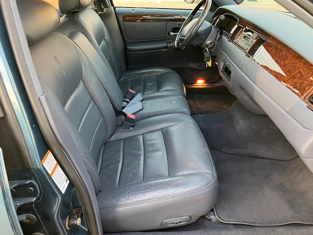 Lincoln Town Car Signature 2002