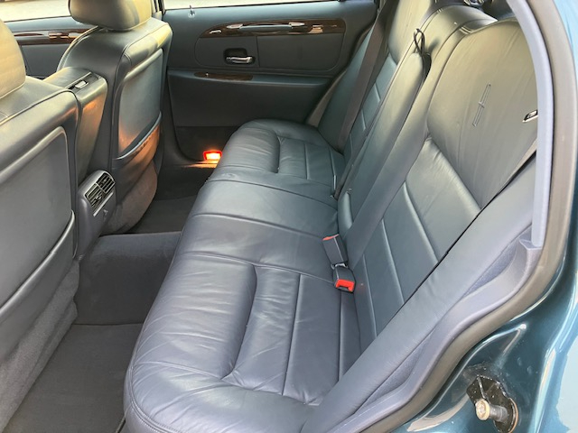 Lincoln Town Car Signature 2002