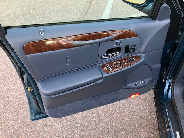 Lincoln Town Car Signature 2002