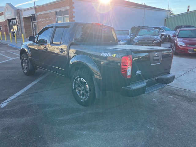 Nissan Frontier SL Crew Cab 5AT 4WD 2015
