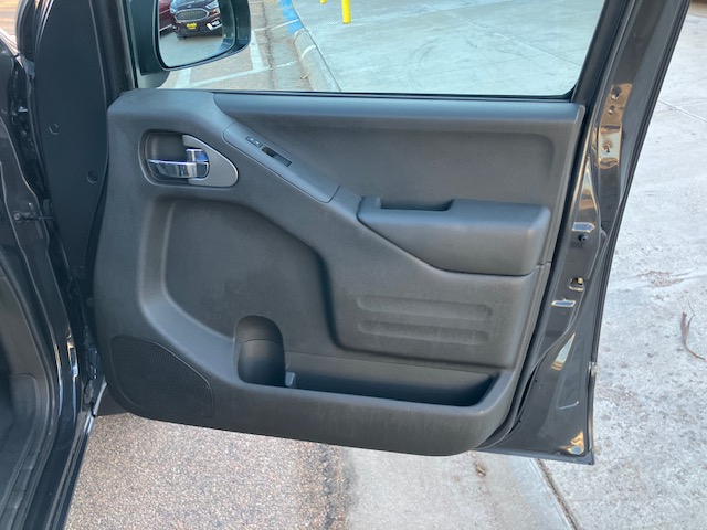 Nissan Frontier SL Crew Cab 5AT 4WD 2015