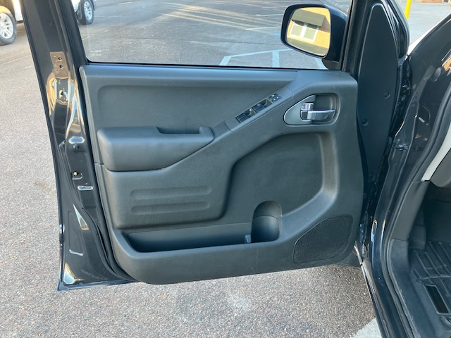 Nissan Frontier SL Crew Cab 5AT 4WD 2015