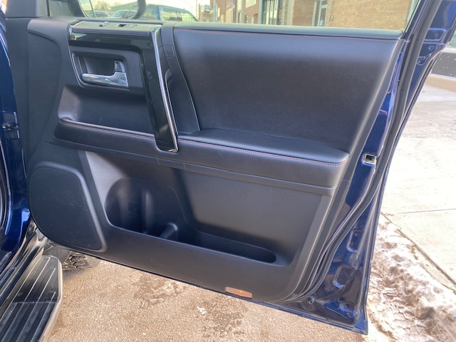 Toyota 4Runner SR5 4WD 2015