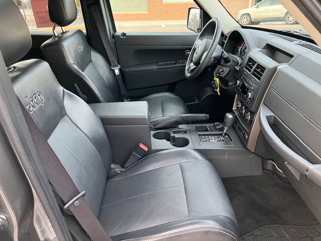 Jeep Liberty Sport 4WD 2012