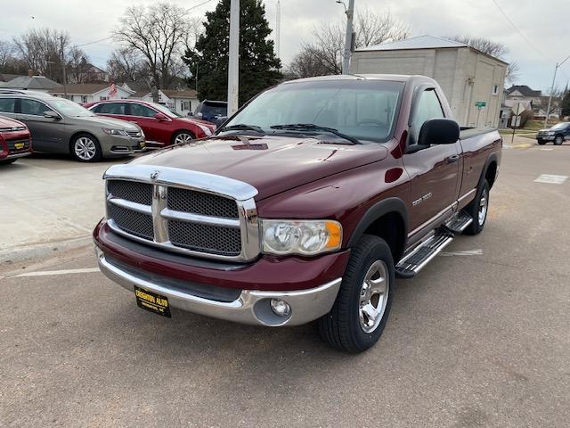 Dodge Ram 1500 2dr Reg Cab 120.5 4WD SLT 2002
