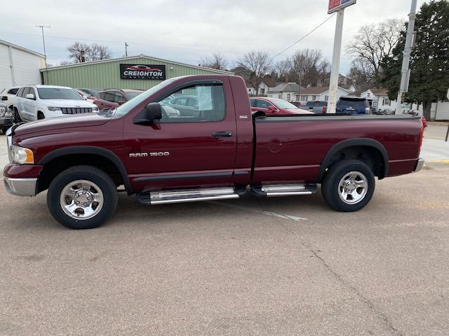 Dodge Ram 1500 2dr Reg Cab 120.5 4WD SLT 2002