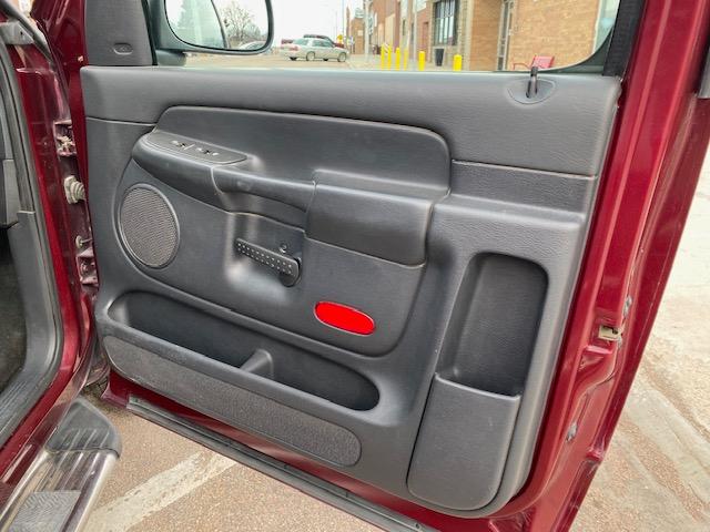 Dodge Ram 1500 2dr Reg Cab 120.5 4WD SLT 2002