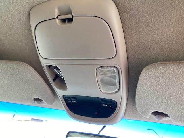 Dodge Ram 1500 2dr Reg Cab 120.5 4WD SLT 2002