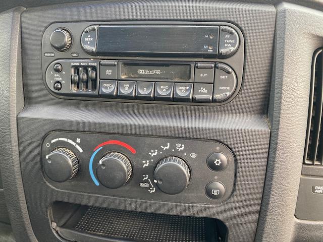 Dodge Ram 1500 2dr Reg Cab 120.5 4WD SLT 2002