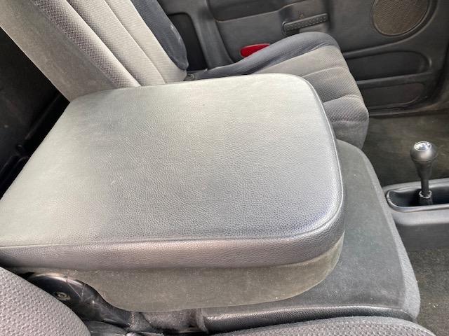 Dodge Ram 1500 2dr Reg Cab 120.5 4WD SLT 2002