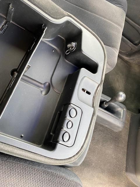 Dodge Ram 1500 2dr Reg Cab 120.5 4WD SLT 2002