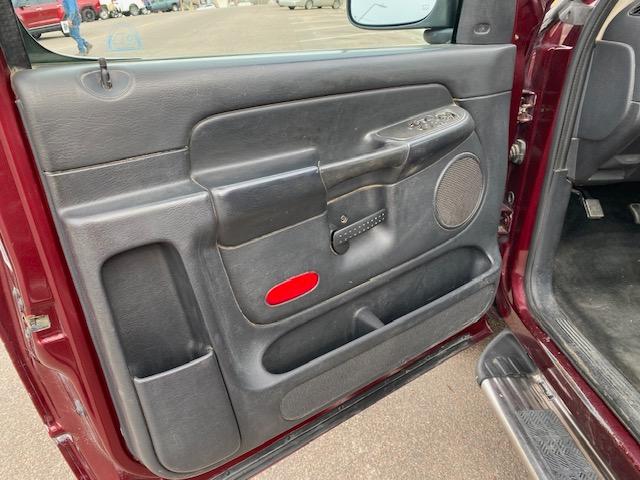 Dodge Ram 1500 2dr Reg Cab 120.5 4WD SLT 2002