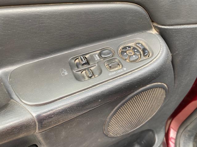 Dodge Ram 1500 2dr Reg Cab 120.5 4WD SLT 2002