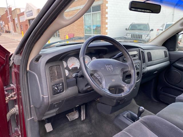 Dodge Ram 1500 2dr Reg Cab 120.5 4WD SLT 2002