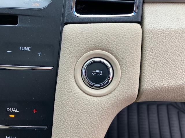 Ford Taurus SEL FWD 2016