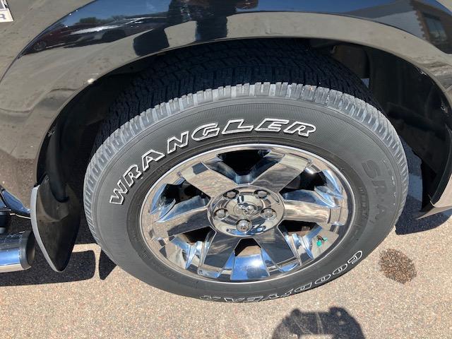 RAM 1500 Laramie Crew Cab 4WD 2012