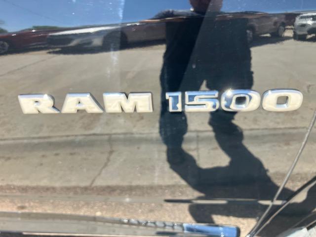 RAM 1500 Laramie Crew Cab 4WD 2012