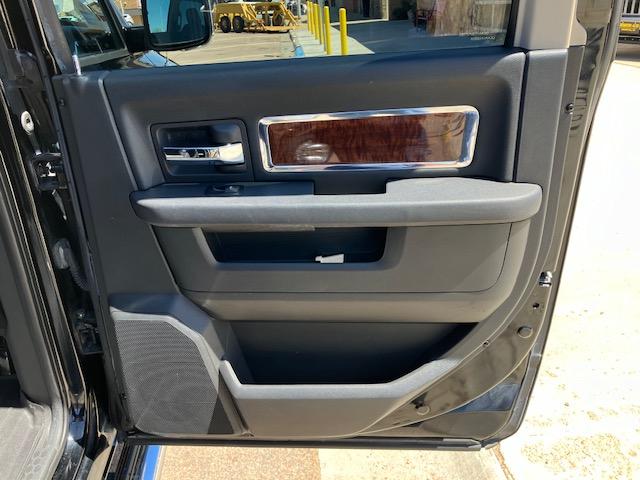 RAM 1500 Laramie Crew Cab 4WD 2012