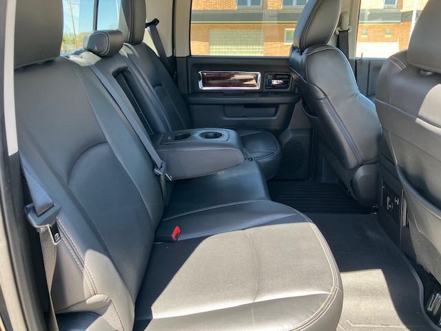 RAM 1500 Laramie Crew Cab 4WD 2012