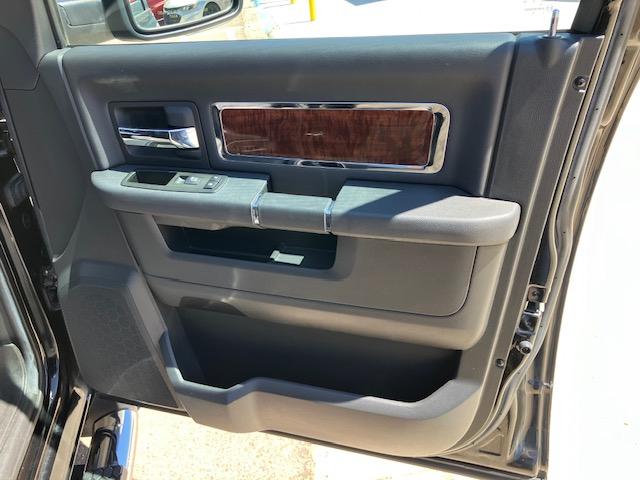 RAM 1500 Laramie Crew Cab 4WD 2012