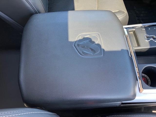 RAM 1500 Laramie Crew Cab 4WD 2012