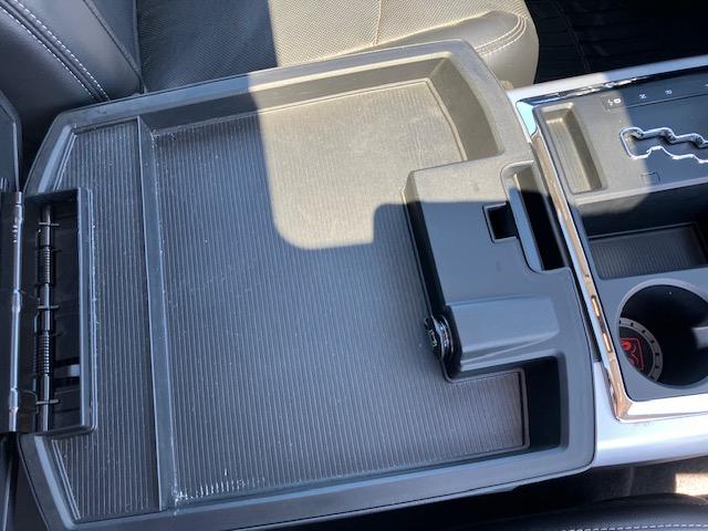 RAM 1500 Laramie Crew Cab 4WD 2012