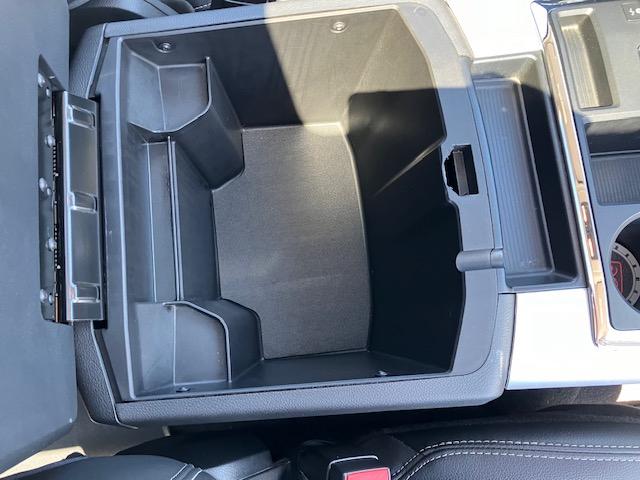 RAM 1500 Laramie Crew Cab 4WD 2012