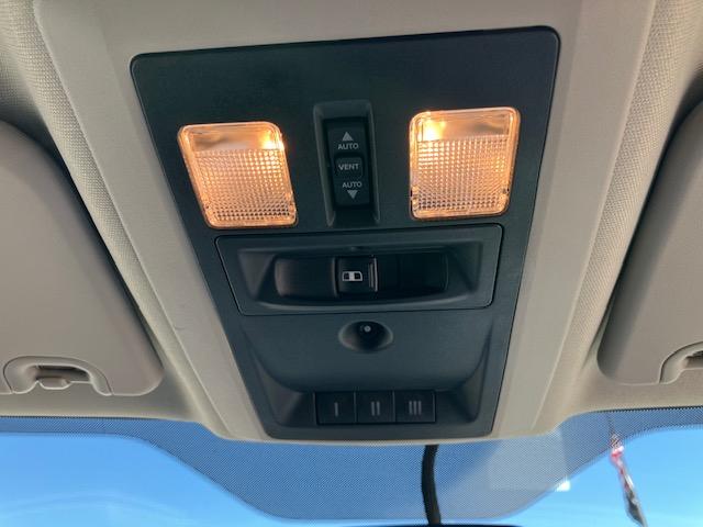 RAM 1500 Laramie Crew Cab 4WD 2012