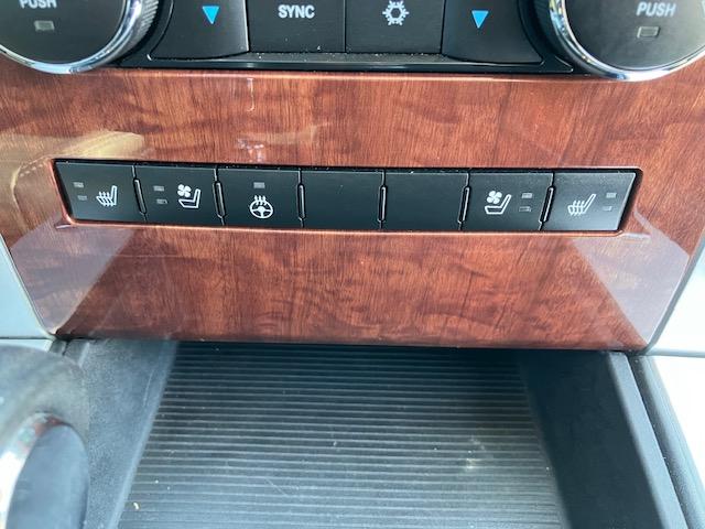 RAM 1500 Laramie Crew Cab 4WD 2012