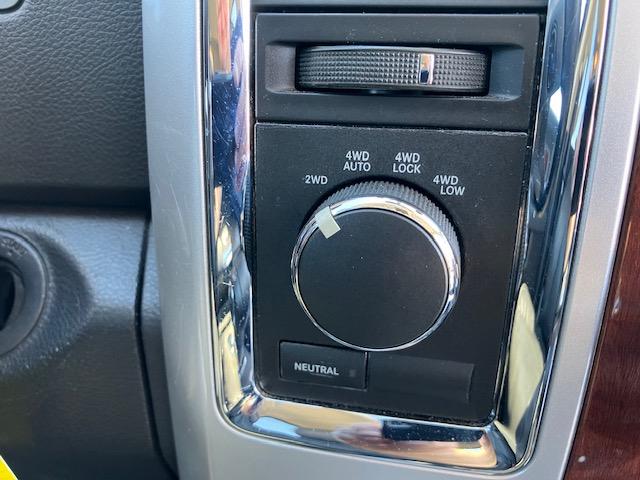 RAM 1500 Laramie Crew Cab 4WD 2012