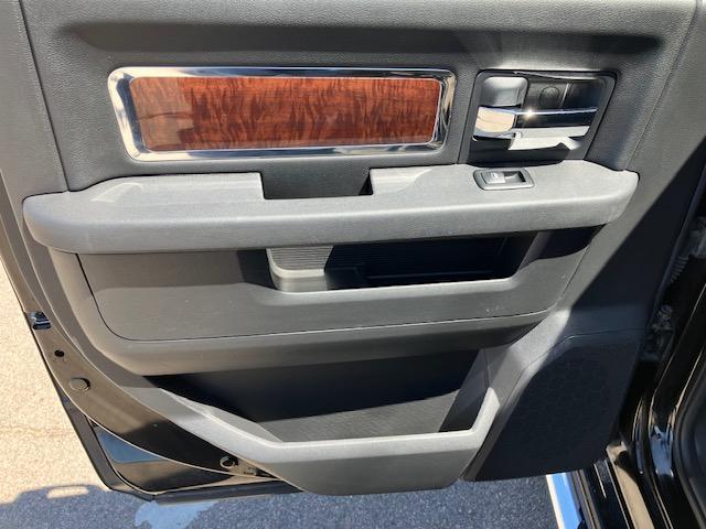 RAM 1500 Laramie Crew Cab 4WD 2012