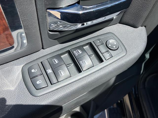 RAM 1500 Laramie Crew Cab 4WD 2012