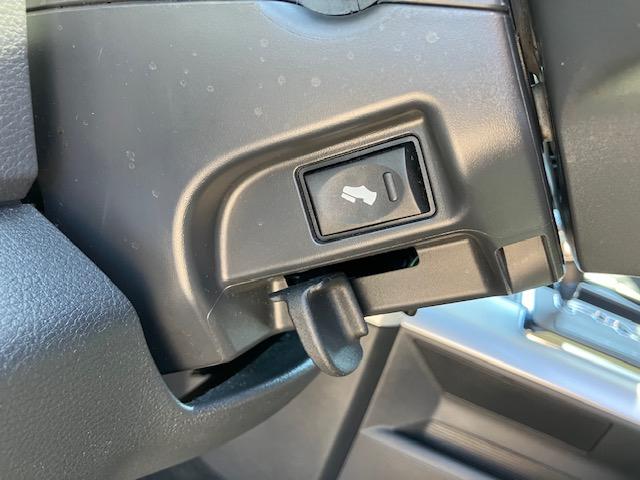 RAM 1500 Laramie Crew Cab 4WD 2012