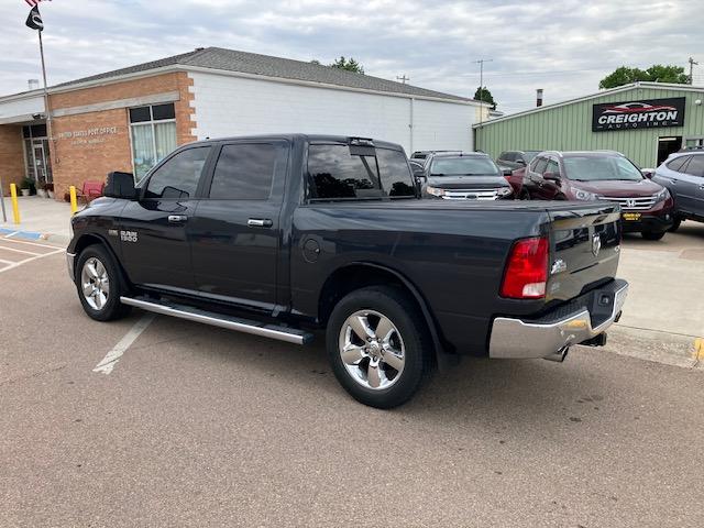 RAM 1500 SLT Crew Cab SWB 4WD 2017