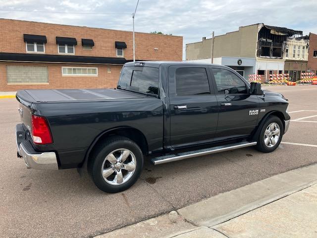 RAM 1500 SLT Crew Cab SWB 4WD 2017