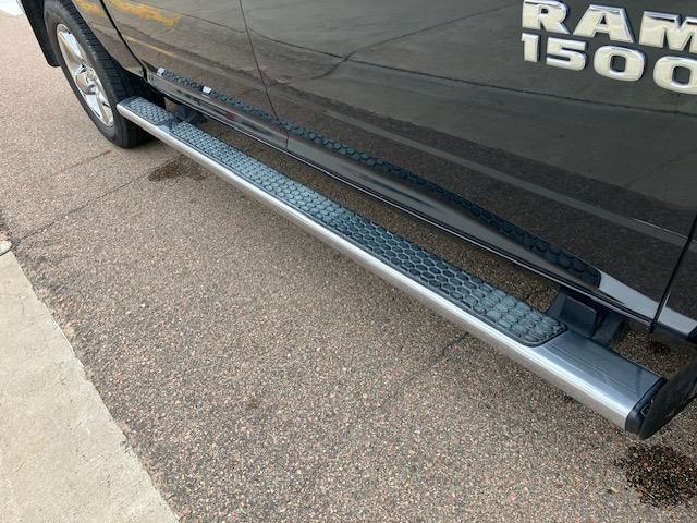 RAM 1500 SLT Crew Cab SWB 4WD 2017