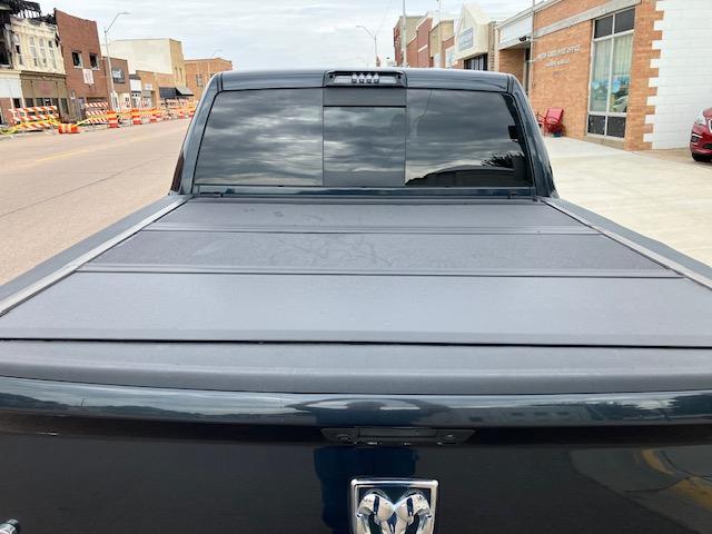 RAM 1500 SLT Crew Cab SWB 4WD 2017